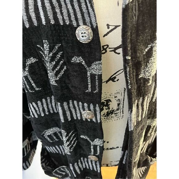 Chico's Designs Women's Size 1 Large Black BOHO Aztec Button Front Top Shirt - Picture 5 of 9